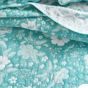 The Pioneer Woman Aqua Floral Quilt